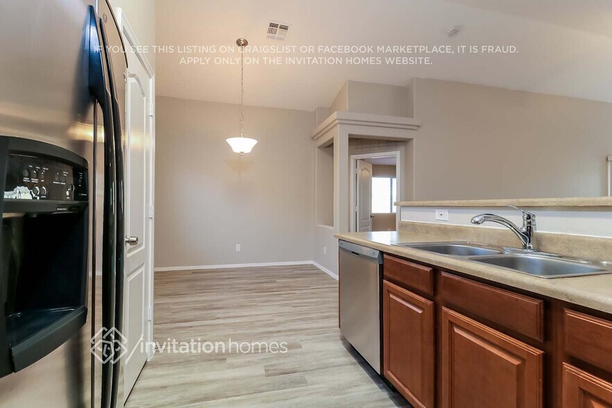 Building Photo - 5448 S 237th Ln