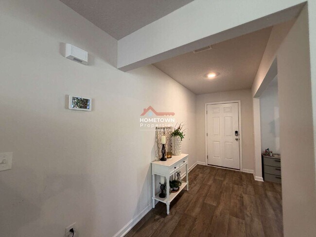 Building Photo - 5469 Merlin