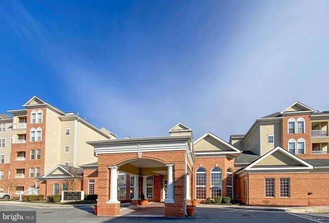 Building Photo - 400 Symphony Cir