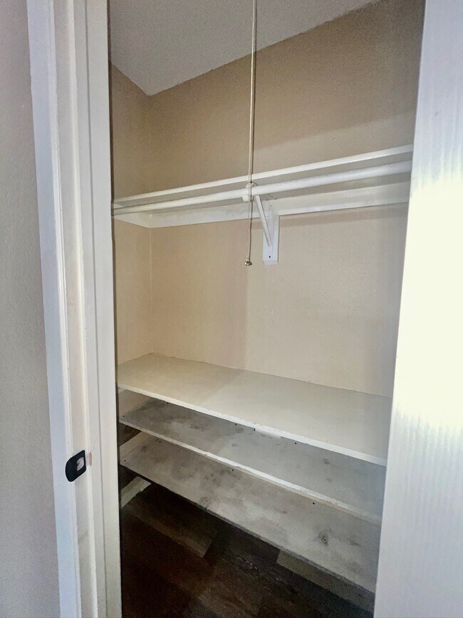 Building Photo - 119 S 5th St