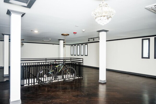 Building Photo - 201 S Chaparral St