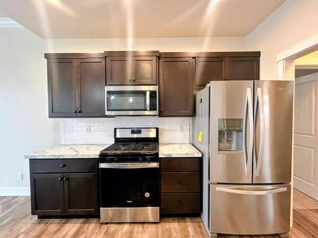 Building Photo - 929 Applewood Dr