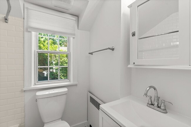 Building Photo - 3 Bed 3 Bath - Bethesda Colonial - Move-In...