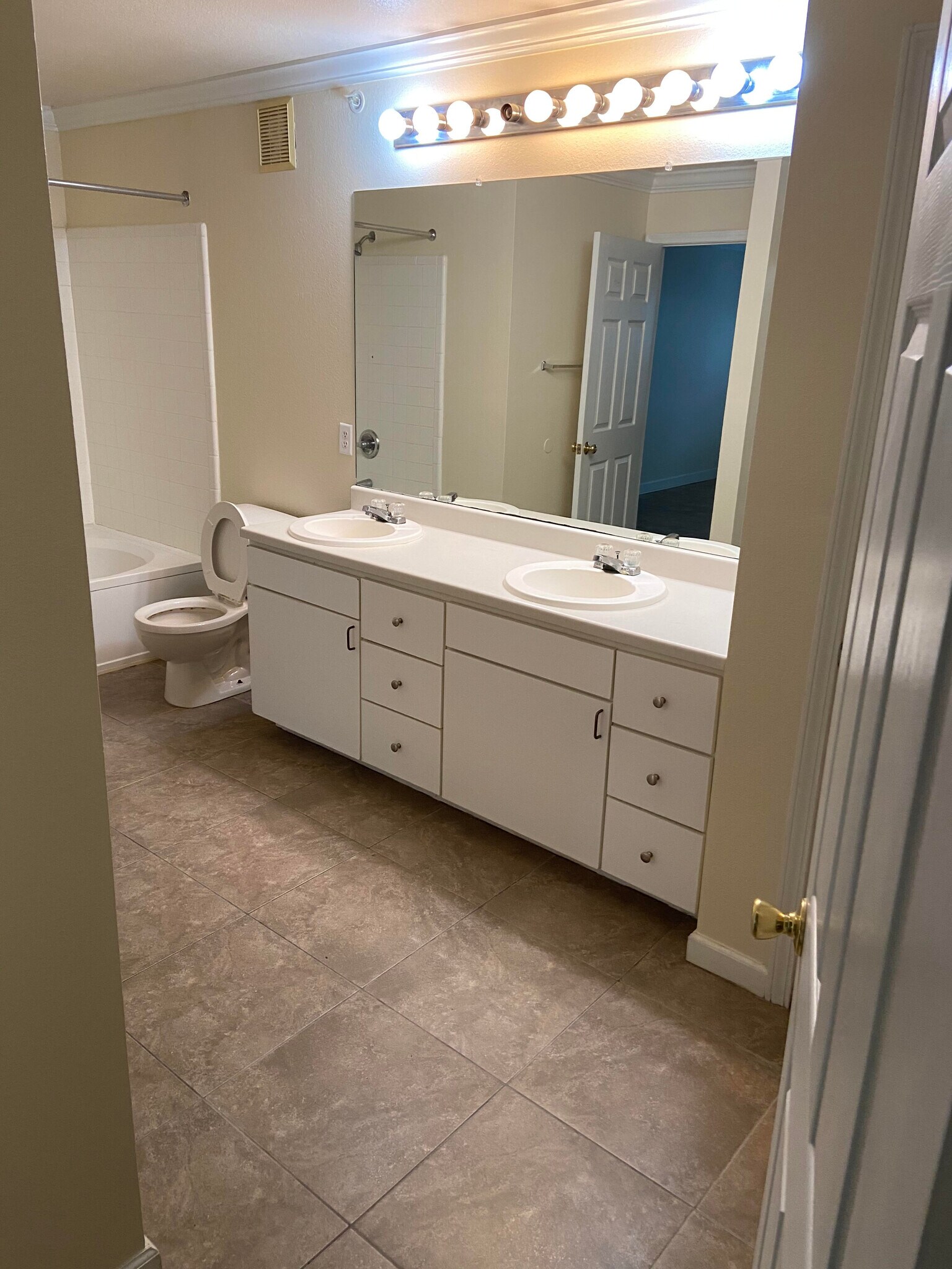 Building Photo - 18117 Bridle Bit Ln