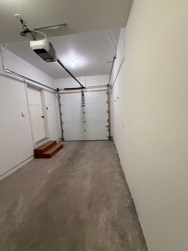 Building Photo - 1167 Westpoint Dr