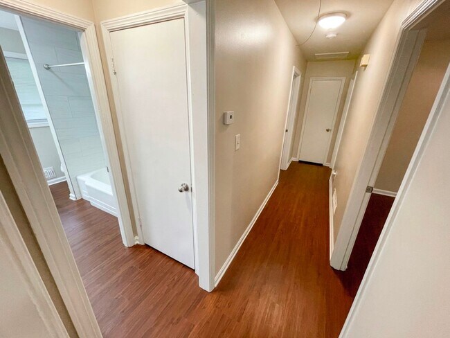 Building Photo - Renovated 3BR Ranch w/Basement