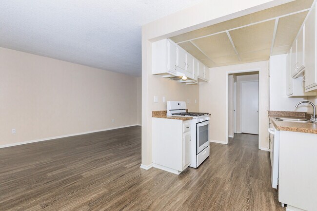 Building Photo - Casa Bonita Apartment Homes