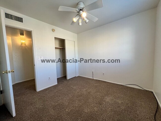 Building Photo - NW Three Bedroom/ 2 1/2 Bath Home