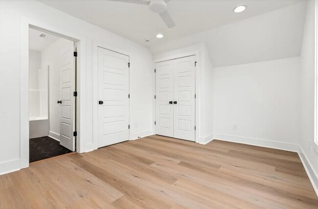 Building Photo - 578 Pride Ave