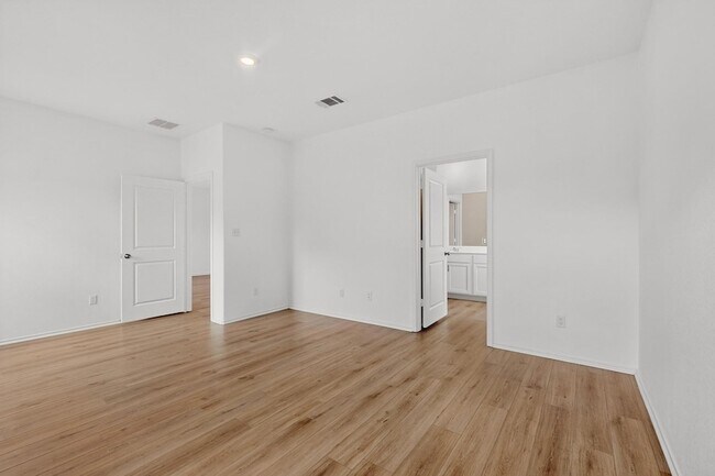 Building Photo - 941 Legends Ln