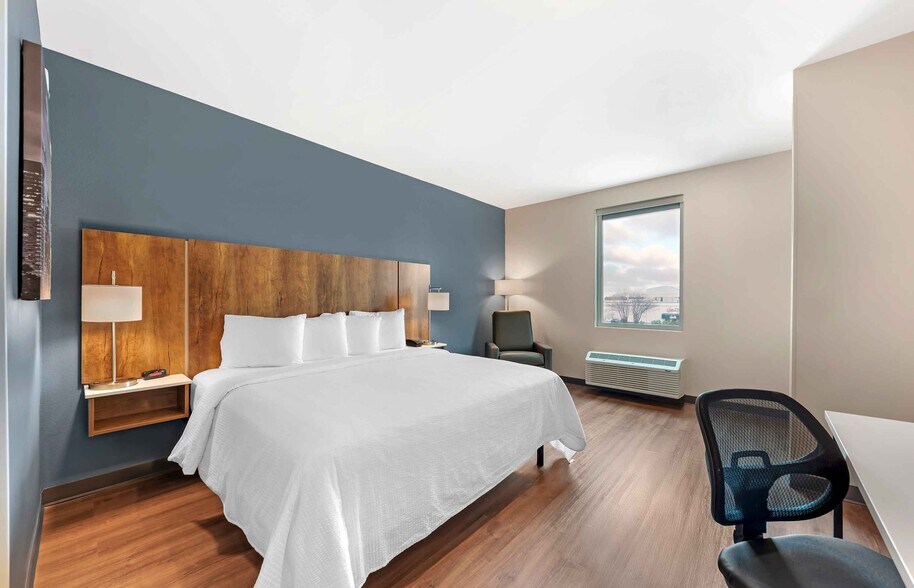 Building Photo - Furnished Studio-Temple