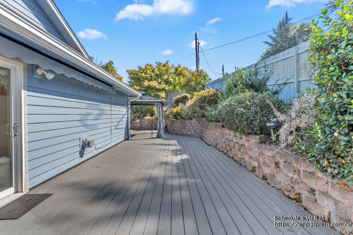 Building Photo - 1760 Kenard St NW