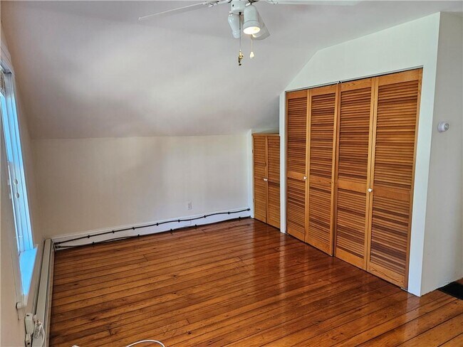 Building Photo - 10 Cherry St