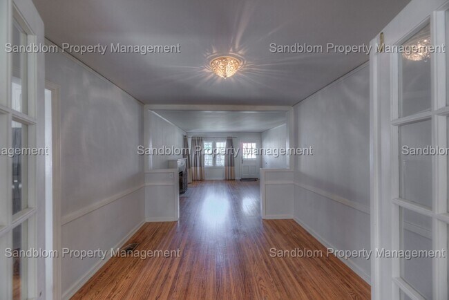 Building Photo - For Lease | Brookside | $1800 Rent | Available now!