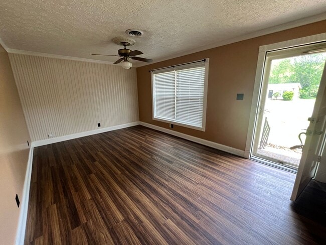 Building Photo - HOME IN PRP AREA