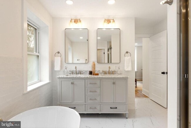 Building Photo - 209 Merion Ave