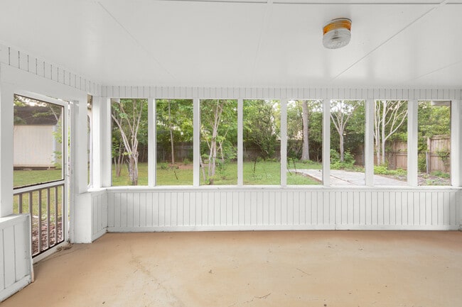 Building Photo - 1003 Coronado Ave SE