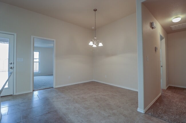 Building Photo - 3bed/2bath Available Now!