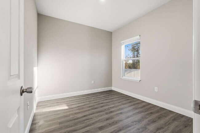 Building Photo - Nearly New 4BR Home Available Now in SW Ocala