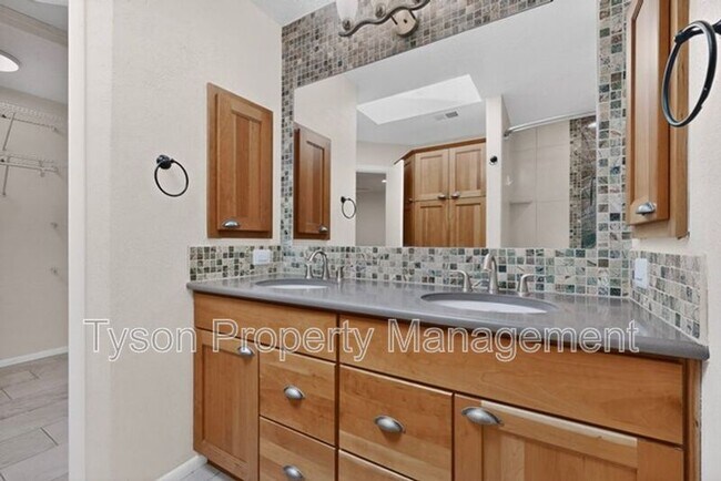 Building Photo - 8301 Cherry Hills Dr NE