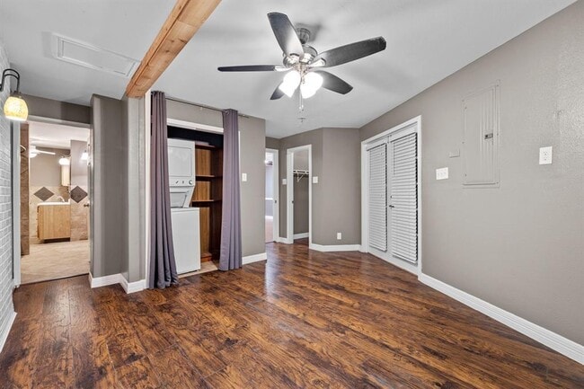 Building Photo - 7648 Broadview Dr
