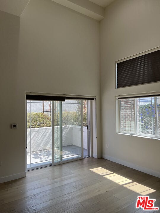 Building Photo - 5019 W Maplewood Ave