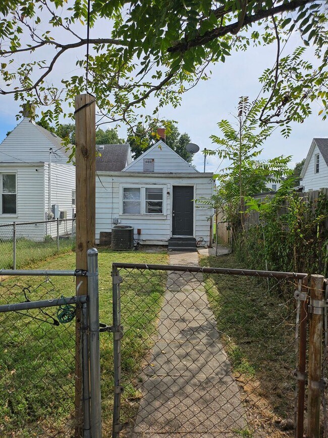 Building Photo - 414 E Virginia St