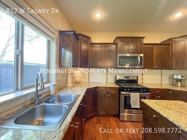 Building Photo - 832 W Cagney Dr