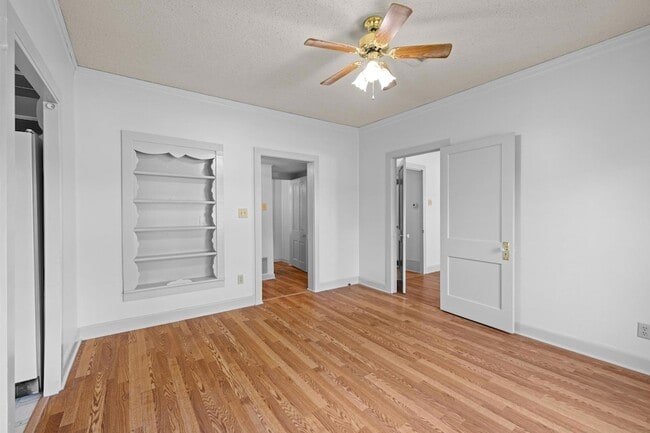 Building Photo - 701 1/2 S Walnut Street Unit