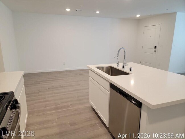 Building Photo - Spacious Henderson Townhome with Balconies and Resort Amenities