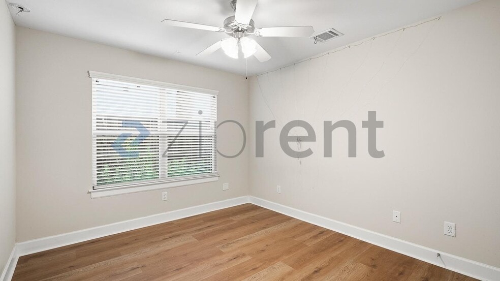 Building Photo - Unit