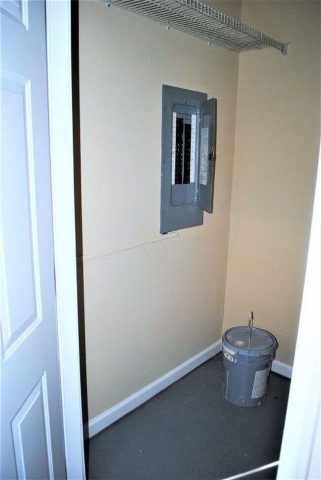 Building Photo - Pine Island Townhomes