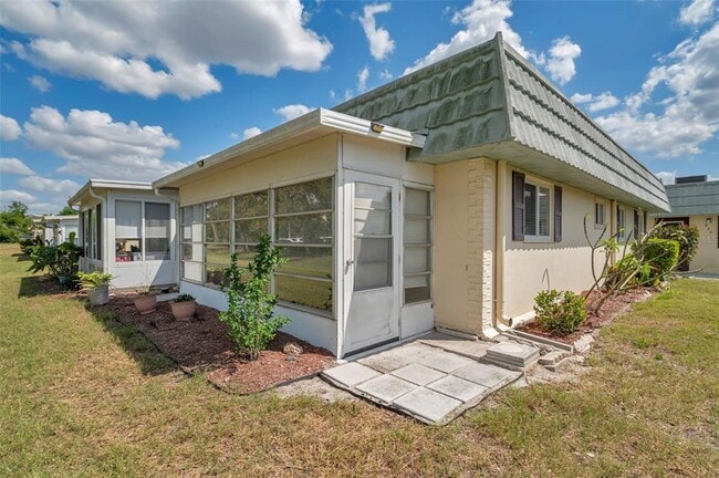 Building Photo - 1801 Bedford Terrace