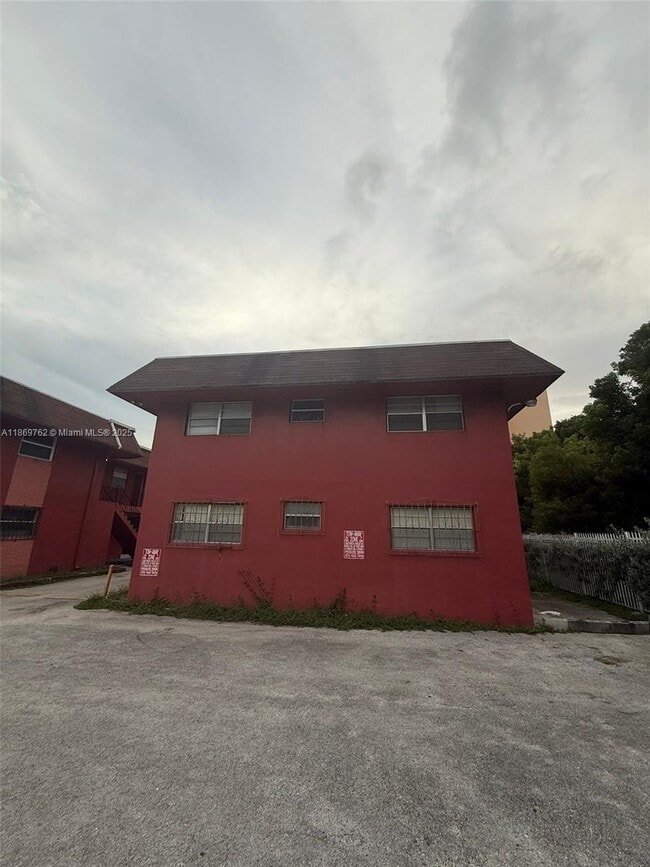 Building Photo - 747 NW 13th Ave