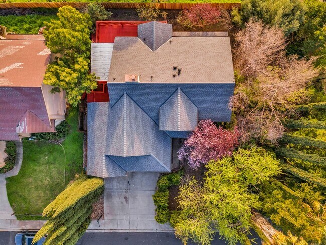 Building Photo - REMARKABLE VIEWS...LOTS OF PRIVACY IN YOUR OWN LITTLE WORLD..