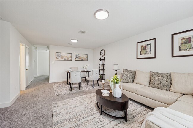 Building Photo - 10727 Cobblecreek Way