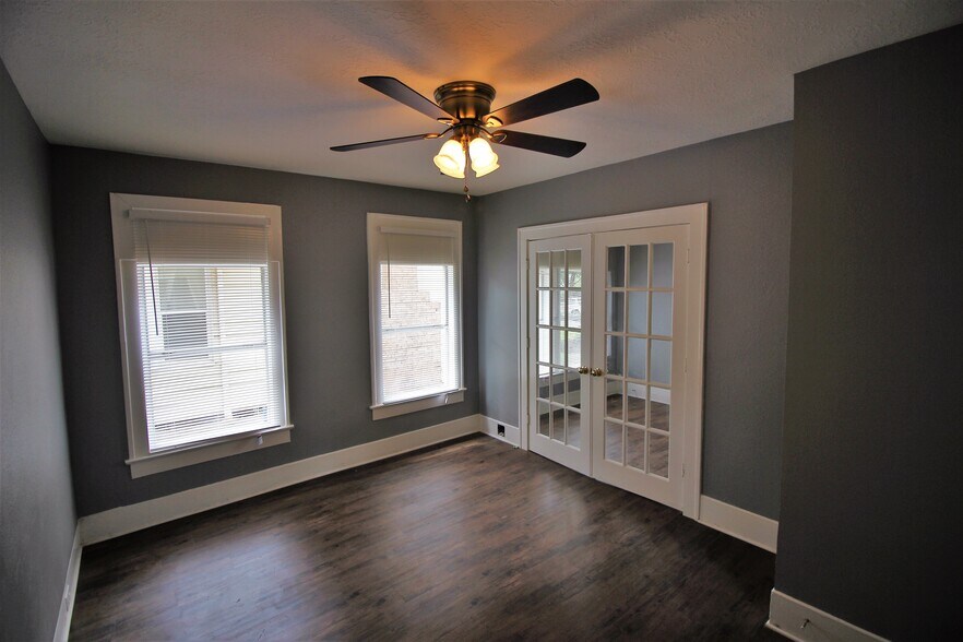 Building Photo - 4405 Woodside St