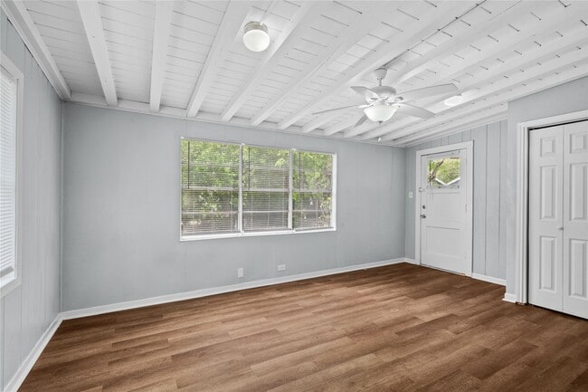 Building Photo - 623 18th Ave N