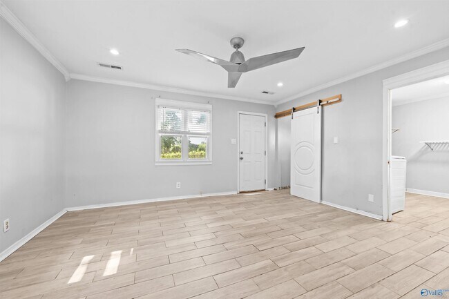Building Photo - 805 W Arbor Dr NW