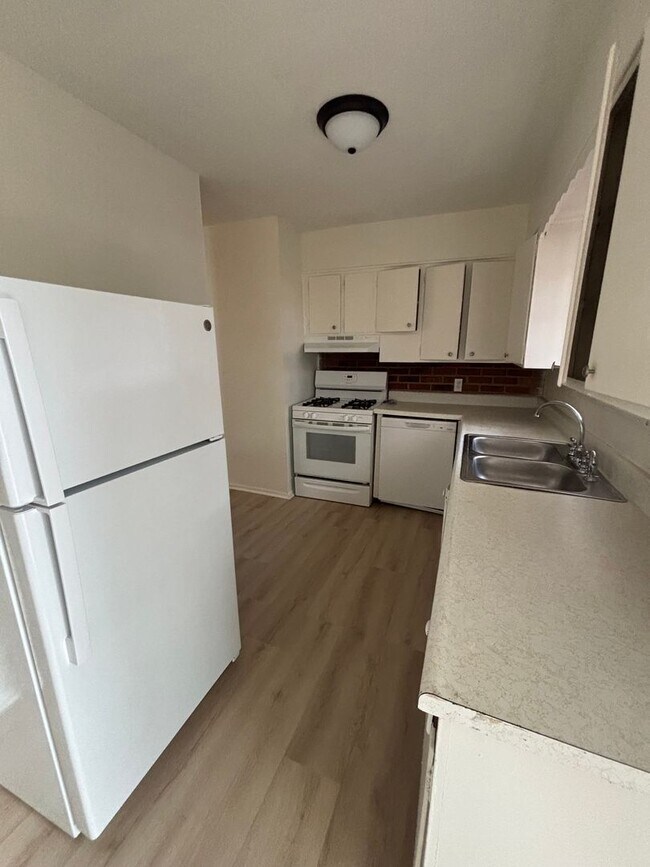 Building Photo - Southern Hills