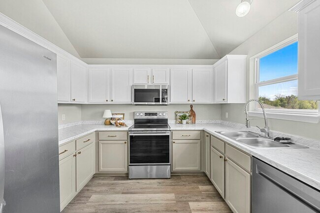 Building Photo - 2207 Stoneham Ct