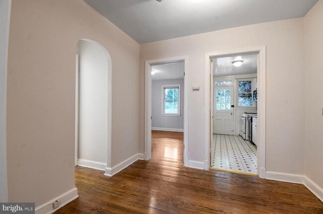 Building Photo - 4515 Avondale St