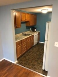 Building Photo - 45 N Elm St
