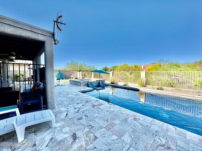 Building Photo - 12768 N Lantern Way