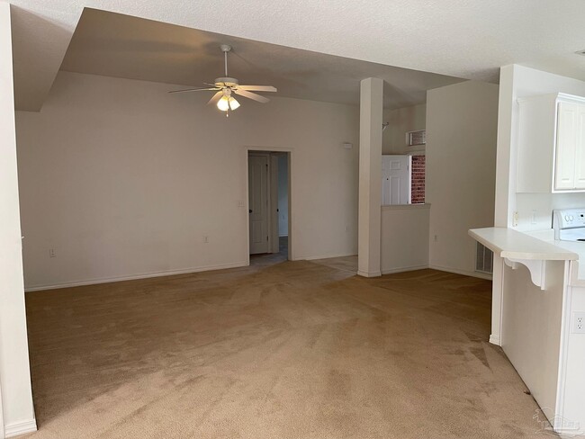 Building Photo - 6737 Summit Dr