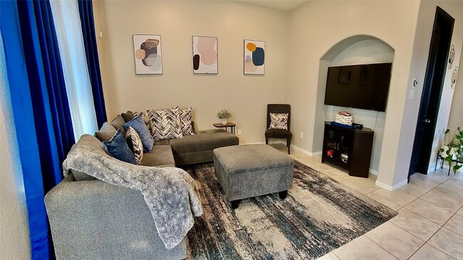 Building Photo - 214 Club Crest Ln