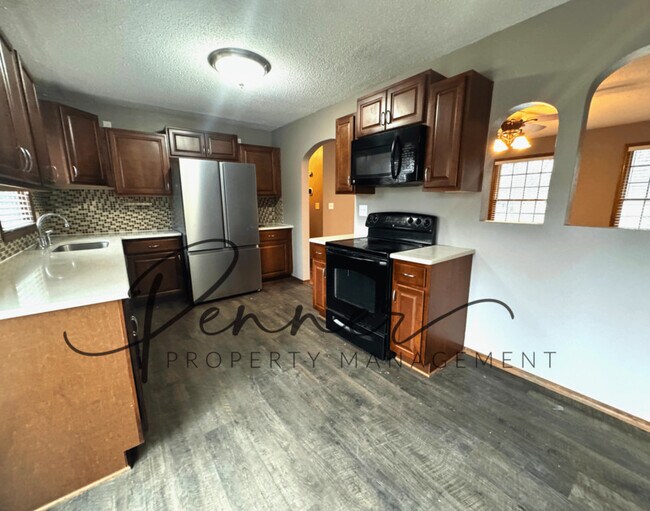 Building Photo - 302 SE Brentwood Dr