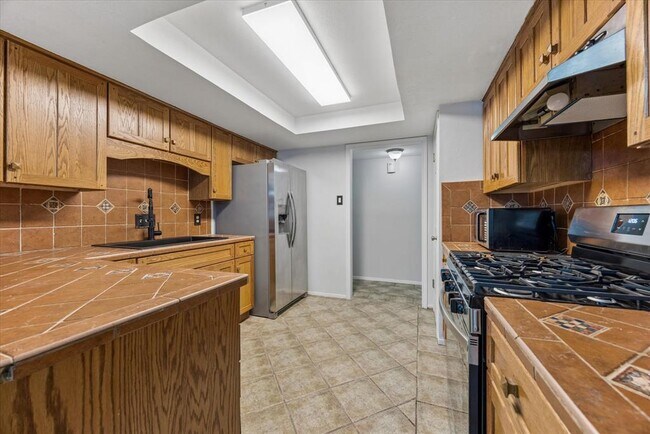Building Photo - 6402 Bluesky Way