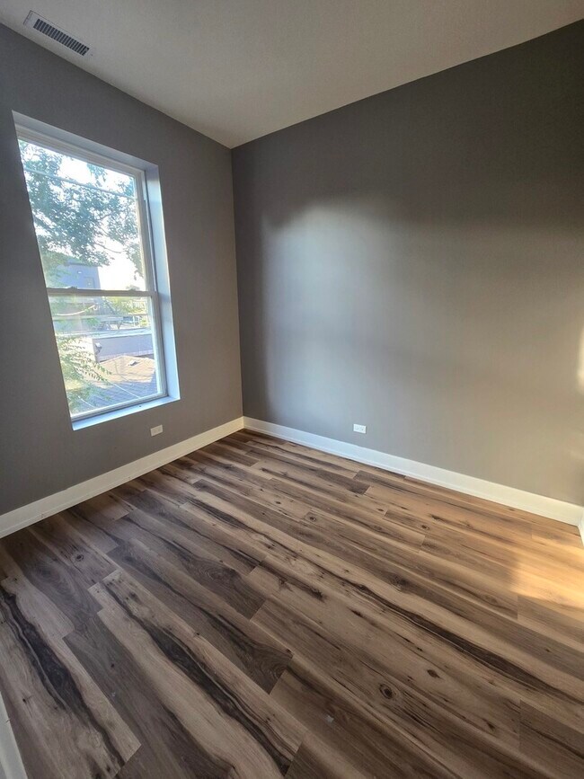 Building Photo - 3732 S Calumet Ave