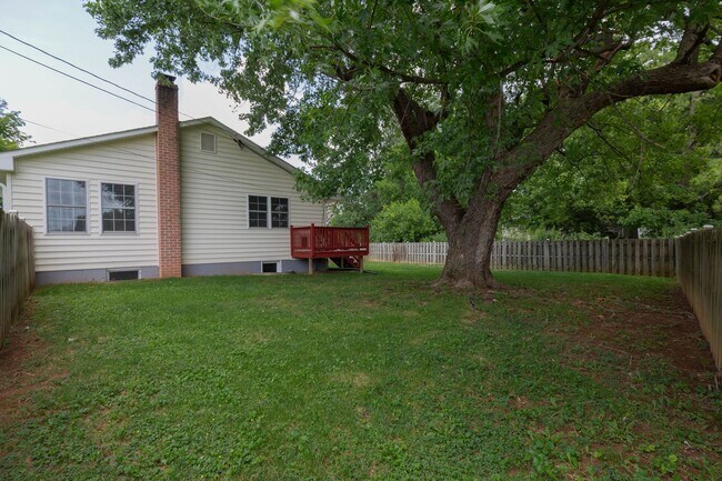 Building Photo - 4 Bed, 3, Bath Single Family Home in Ranson, WV